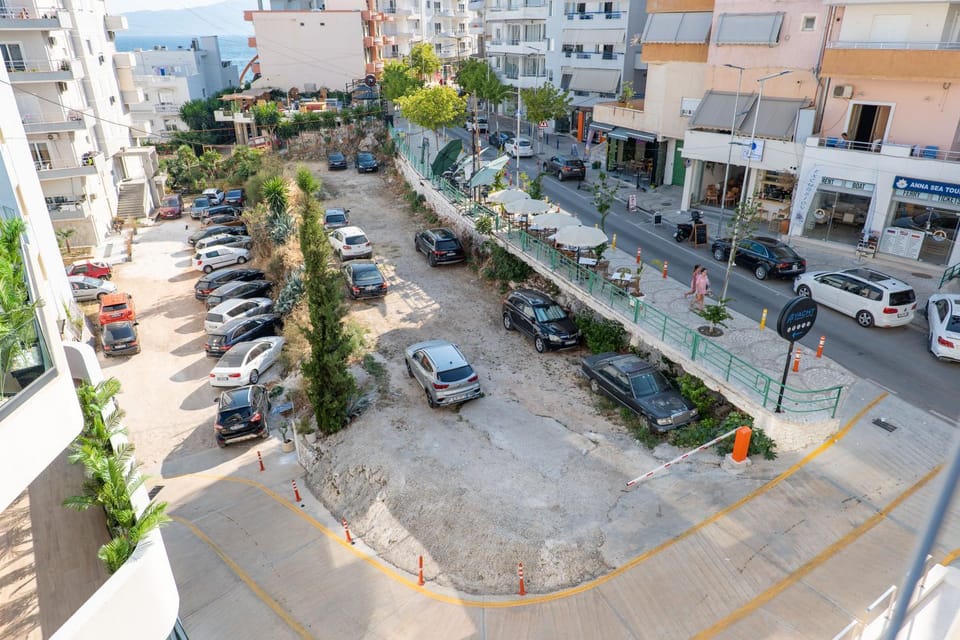 City view, Street view, Location
