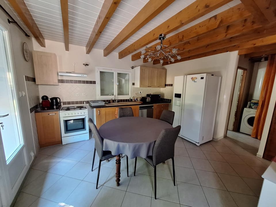 Kitchen or kitchenette, Dining area, dishwasher, oven, stove, toaster