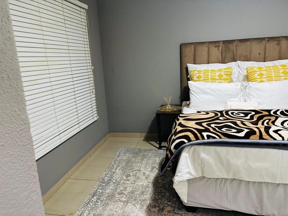 Comfortable 2 bedroom house at Protea North Ext 1 Apartment in Gauteng
