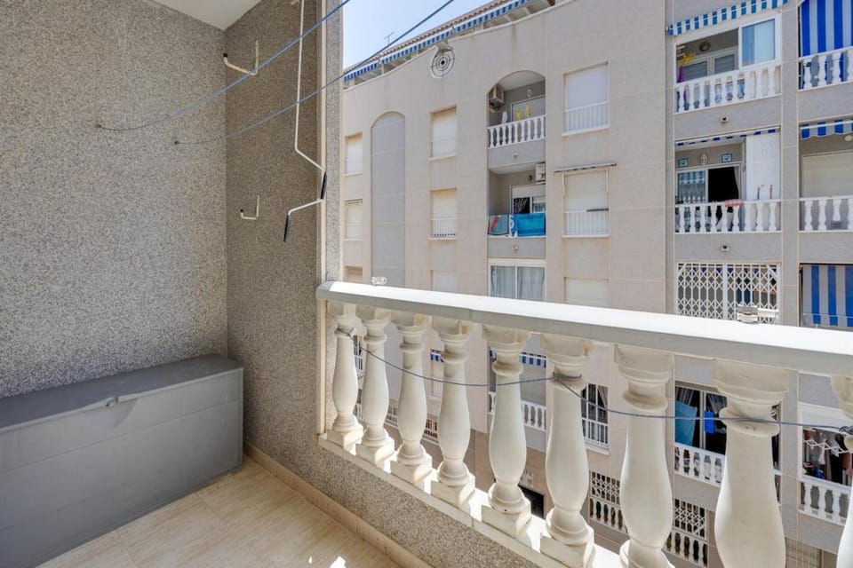 Spacious studio, terrace, pool, elevator, beaches Apartment in Torrevieja