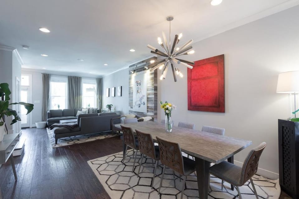 DC Retreat! Cozy and Stylish Stay with Private Hot Tub Apartment in District of Columbia