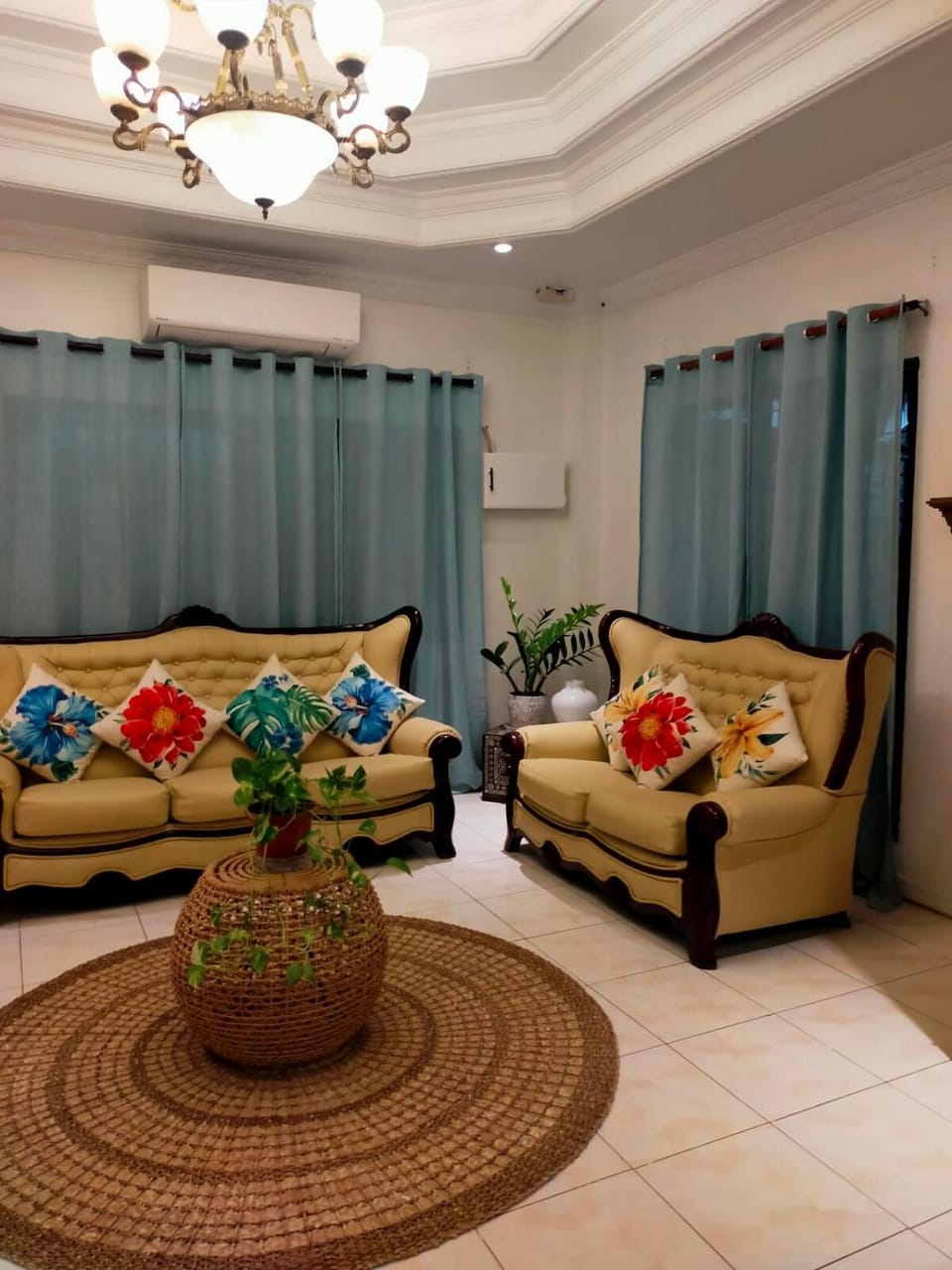 Bright & Spacious Stay in the Heart of Town House in Central Visayas