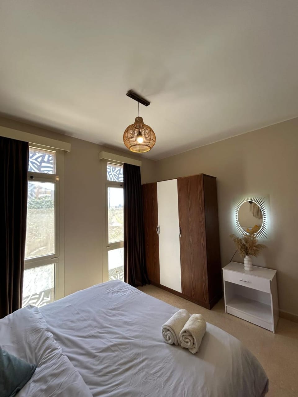 Bed, Photo of the whole room, Bedroom, towels