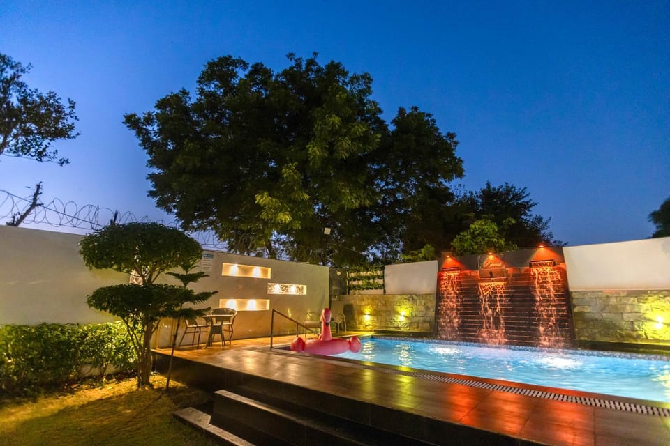 Swimming pool