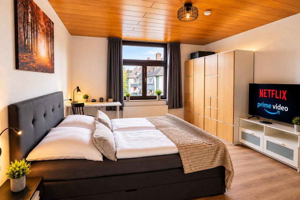 Communal lounge/ TV room, TV and multimedia, Seating area, Evening entertainment, Bedroom, wardrobe