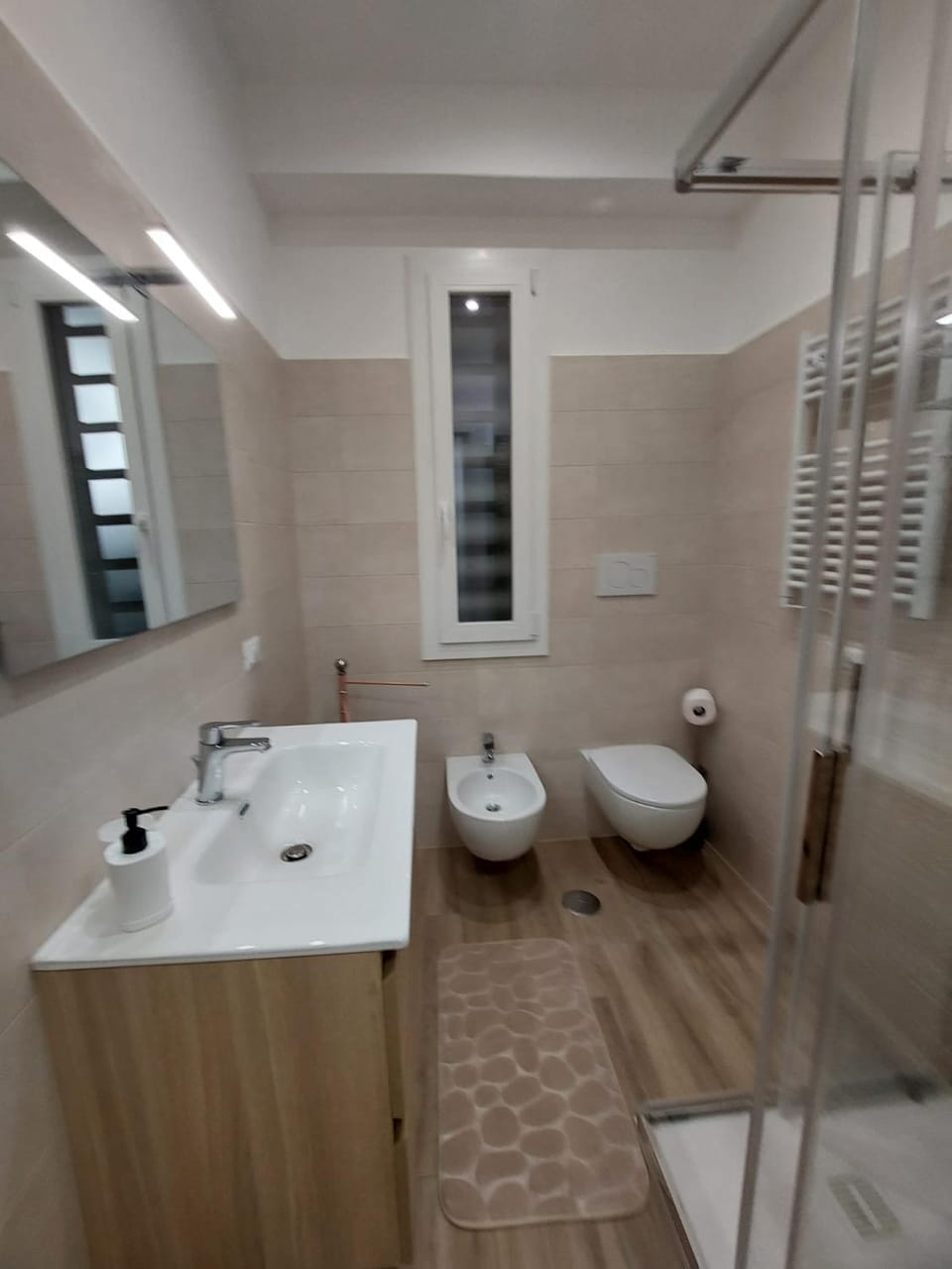 Shower, Toilet, Bathroom, bidet, towels