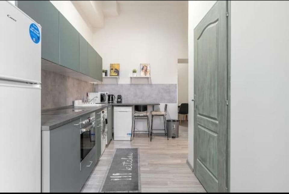 Superb Downtown Szimpla Kert Apartment with 3 ACs Apartment in Budapest