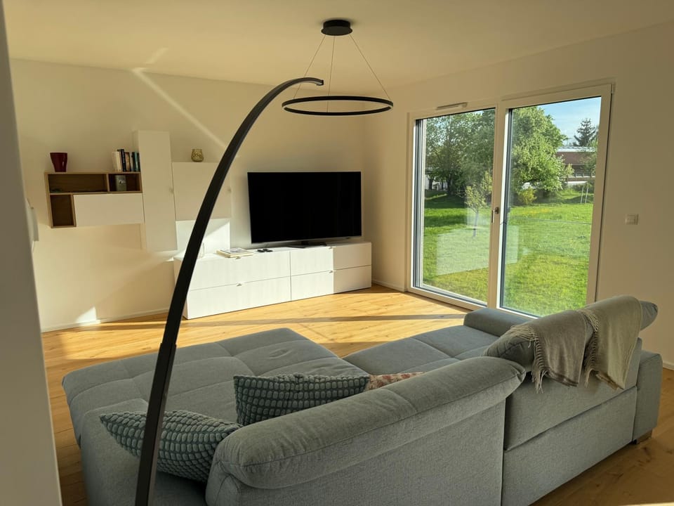 Communal lounge/ TV room, TV and multimedia, Living room, Seating area