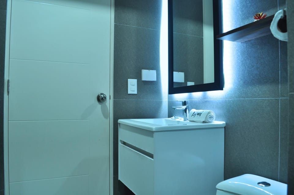 Monumento Grau by Vibrant Apartment in Barranco