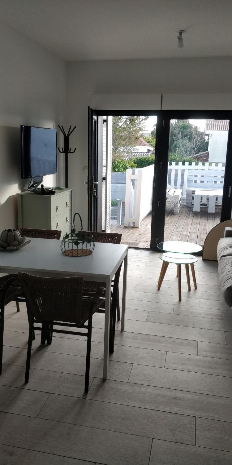 Joli T2 dans petite résidence avec vue port Apartment in Arcachon