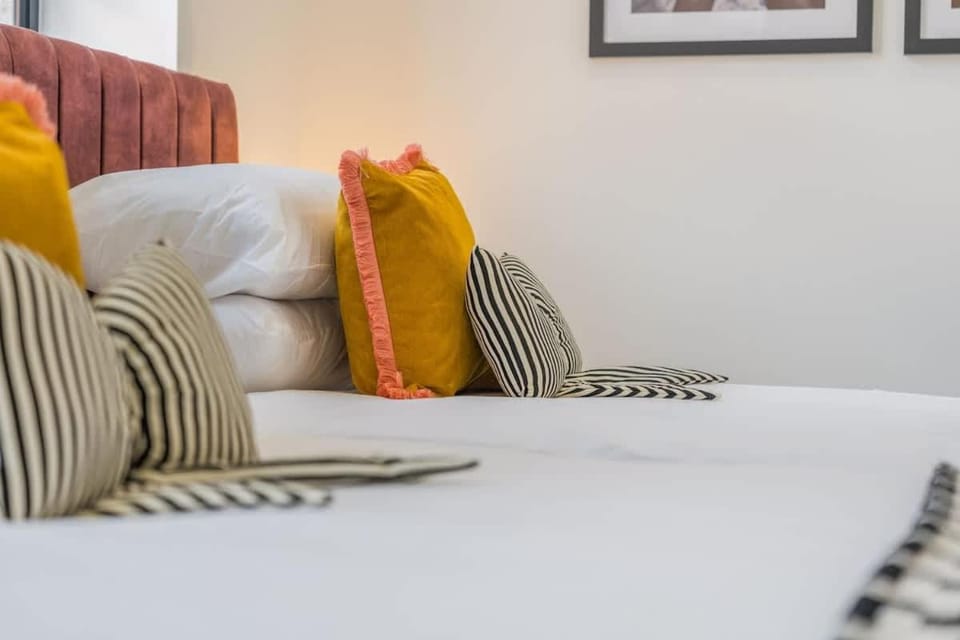 Stylish 2BR Apt near City Centre - 2 Ensuites & WiFi Apartment in Birmingham