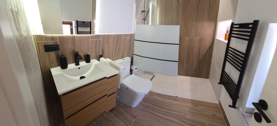 Bathroom, towels
