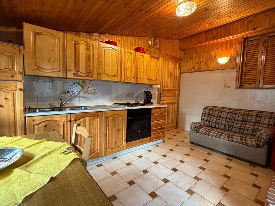 Kitchen or kitchenette, Living room, Dining area, pet friendly, stove