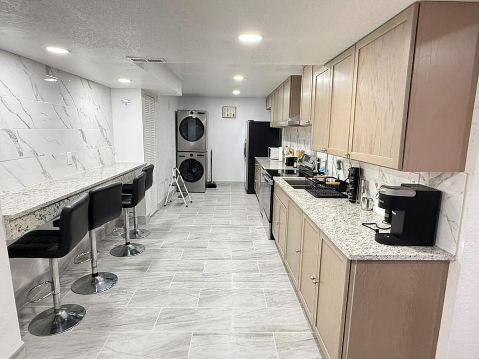 Spacious-3BR 3BA 10 min to DIA Private Entry Apartment in Commerce City