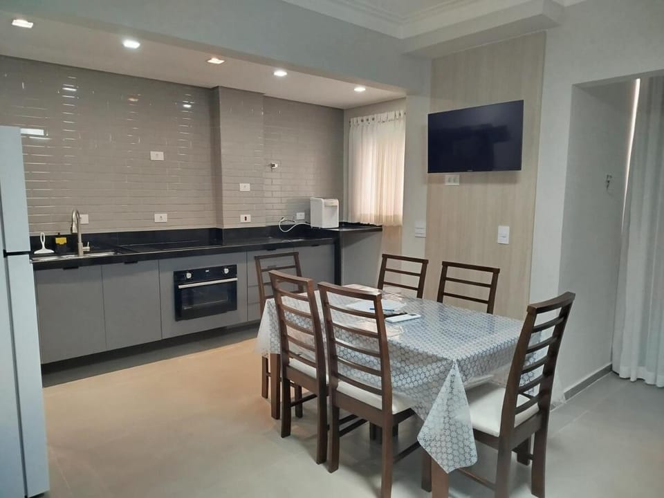 Apto no Guarujá Pitangueiras a 200m da praia Apartment in State of São Paulo