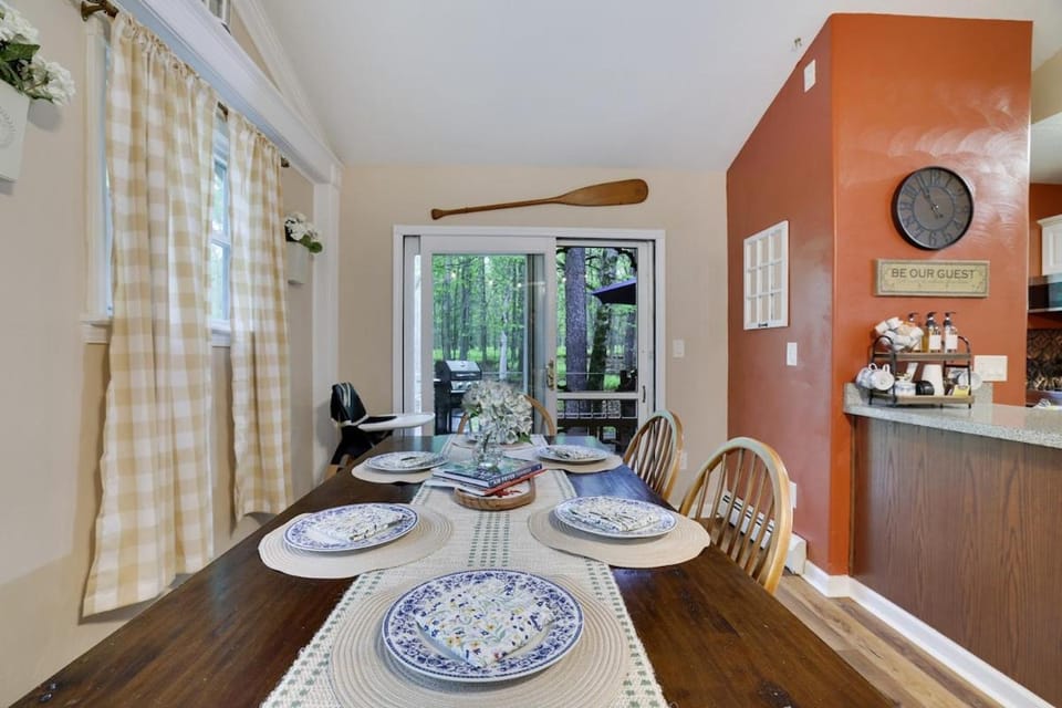 Pet-Friendly Big Bass Lake Family Cottage House in Pocono Mountains