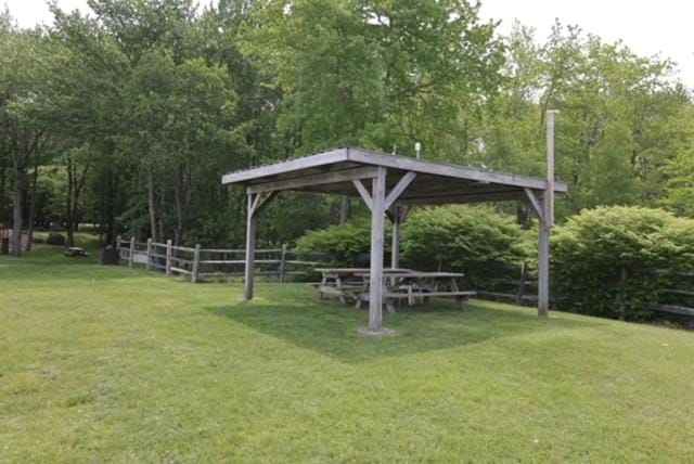 Pet-Friendly Big Bass Lake Family Cottage House in Pocono Mountains
