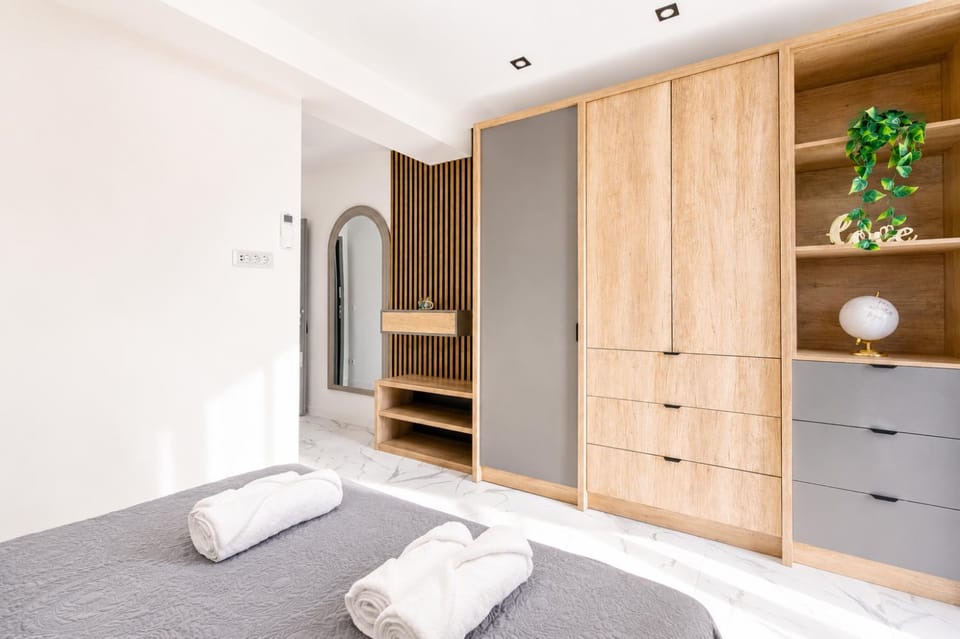 Bed, Bedroom, towels, wardrobe