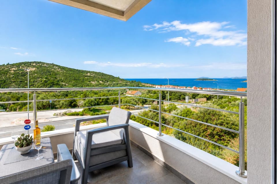 Day, View (from property/room), Balcony/Terrace, Seating area, Sea view