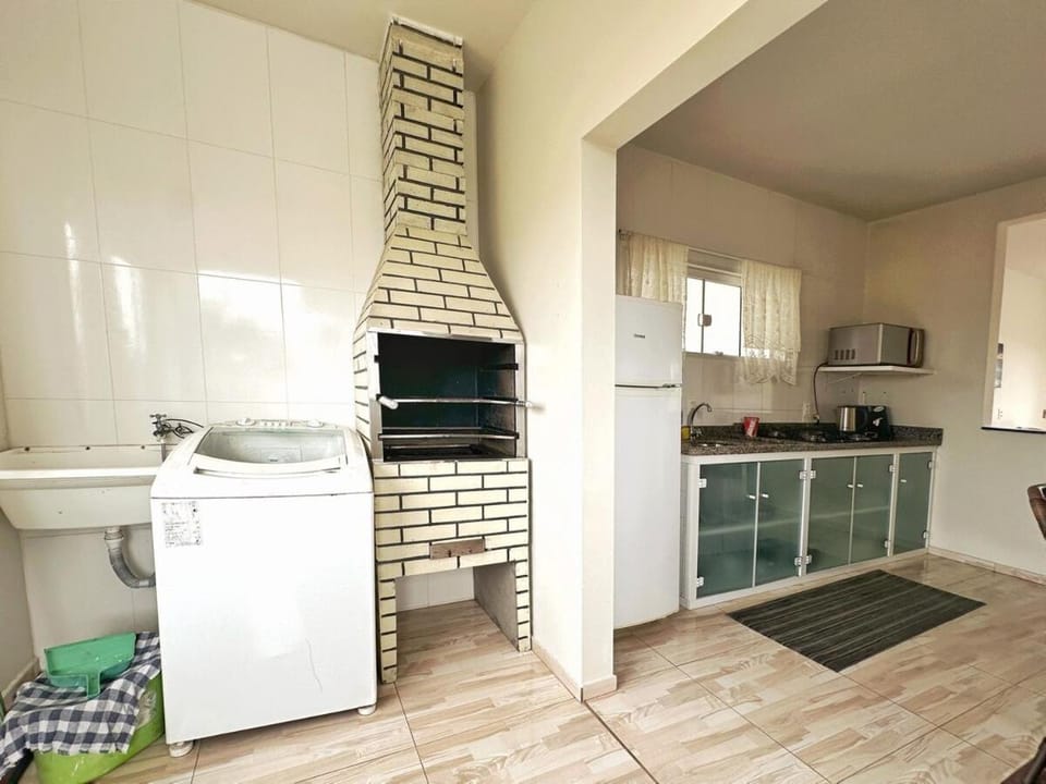 BBQ facilities, Kitchen or kitchenette, stove, washing machine