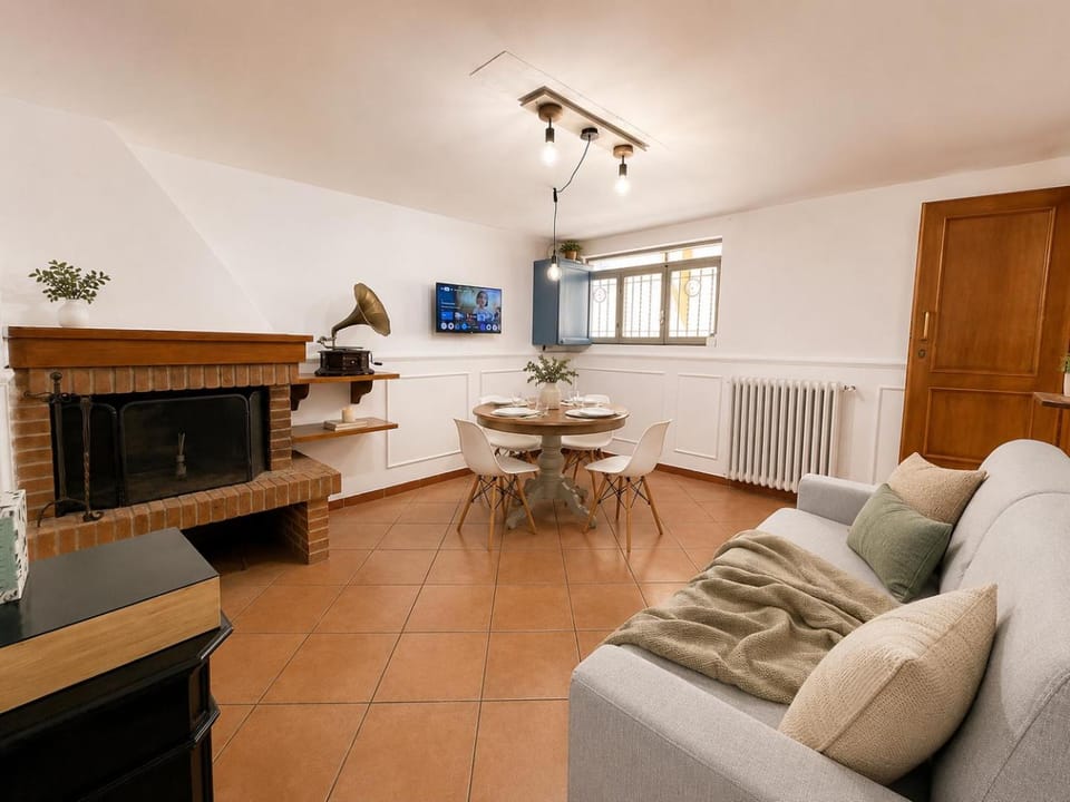 Living room, Dining area, internet