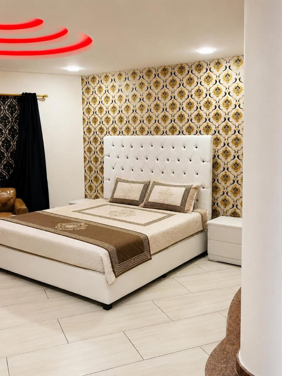 Bed, Photo of the whole room, Bedroom