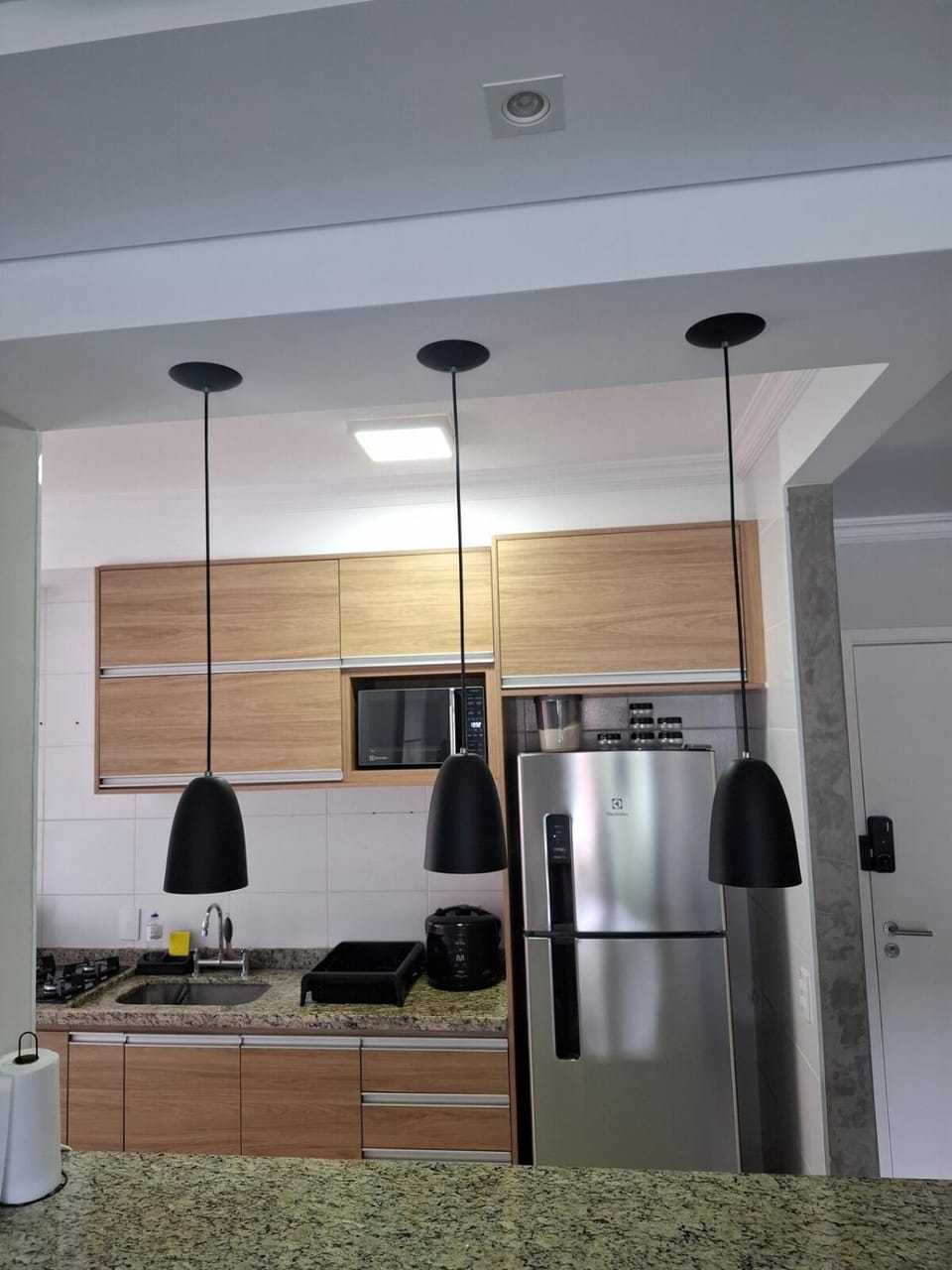 Apartamento no Guarujá, com piscina, 750m da praia Apartment in State of São Paulo