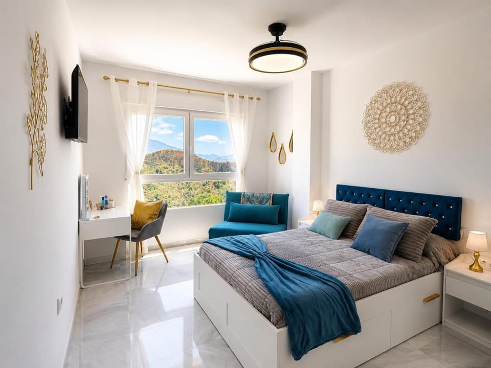 Bed, TV and multimedia, Photo of the whole room, Bedroom