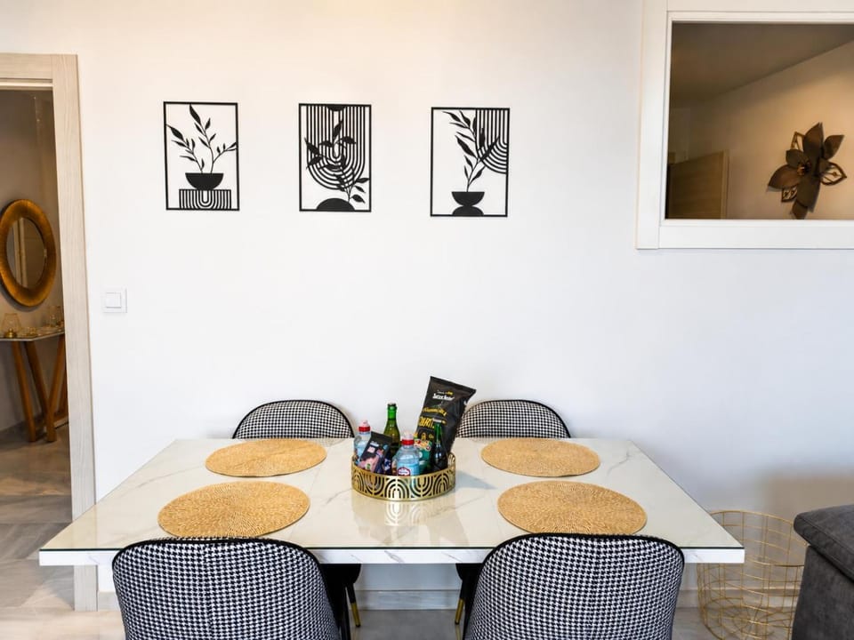 Living room, Dining area