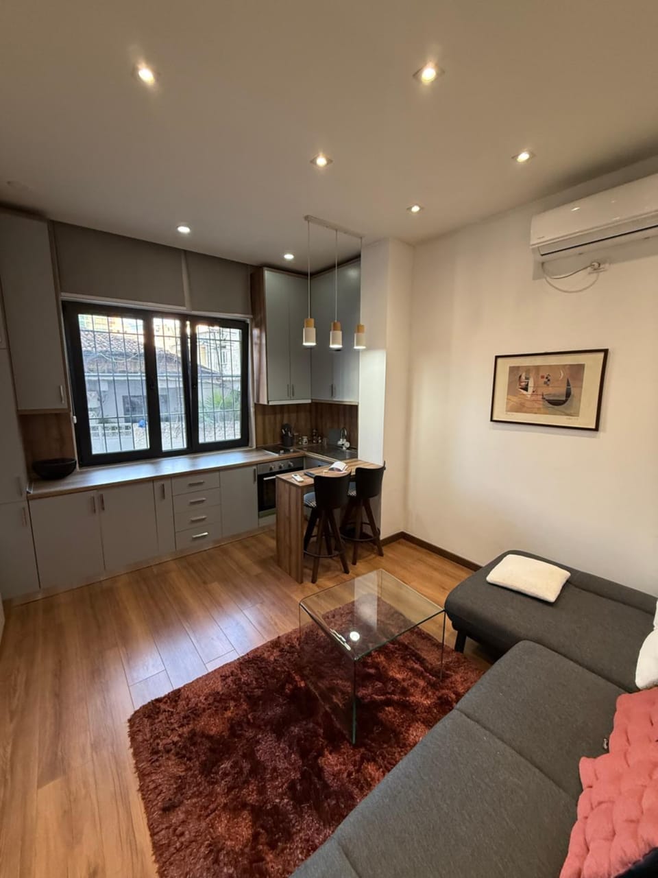 Kitchen or kitchenette, Living room, Seating area, Dining area