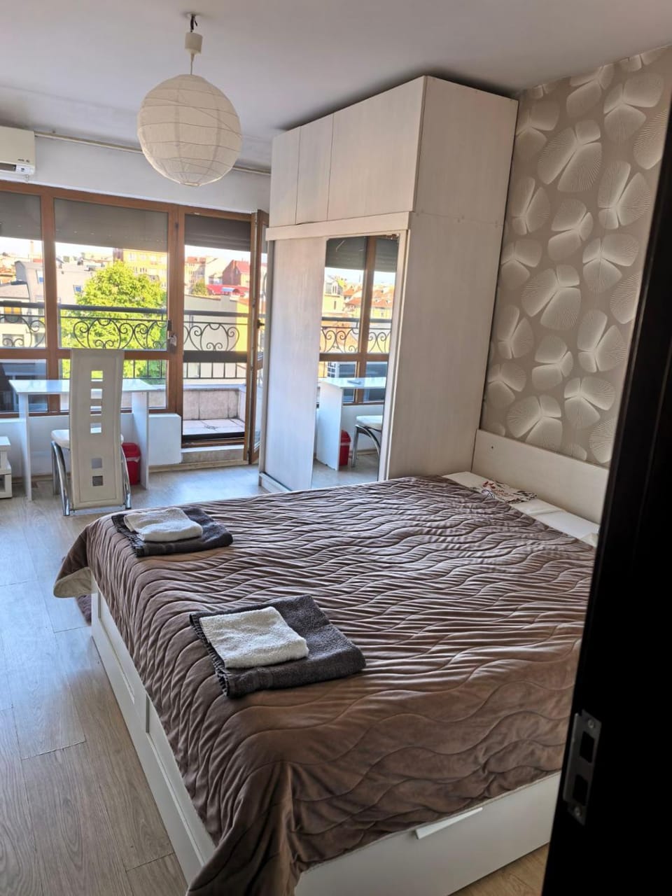 Photo of the whole room, Bedroom, towels