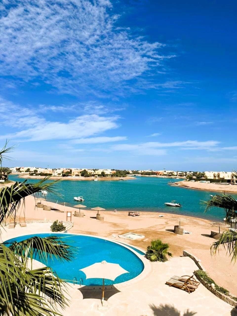 Day, Lake view, Pool view, Swimming pool, sunbed