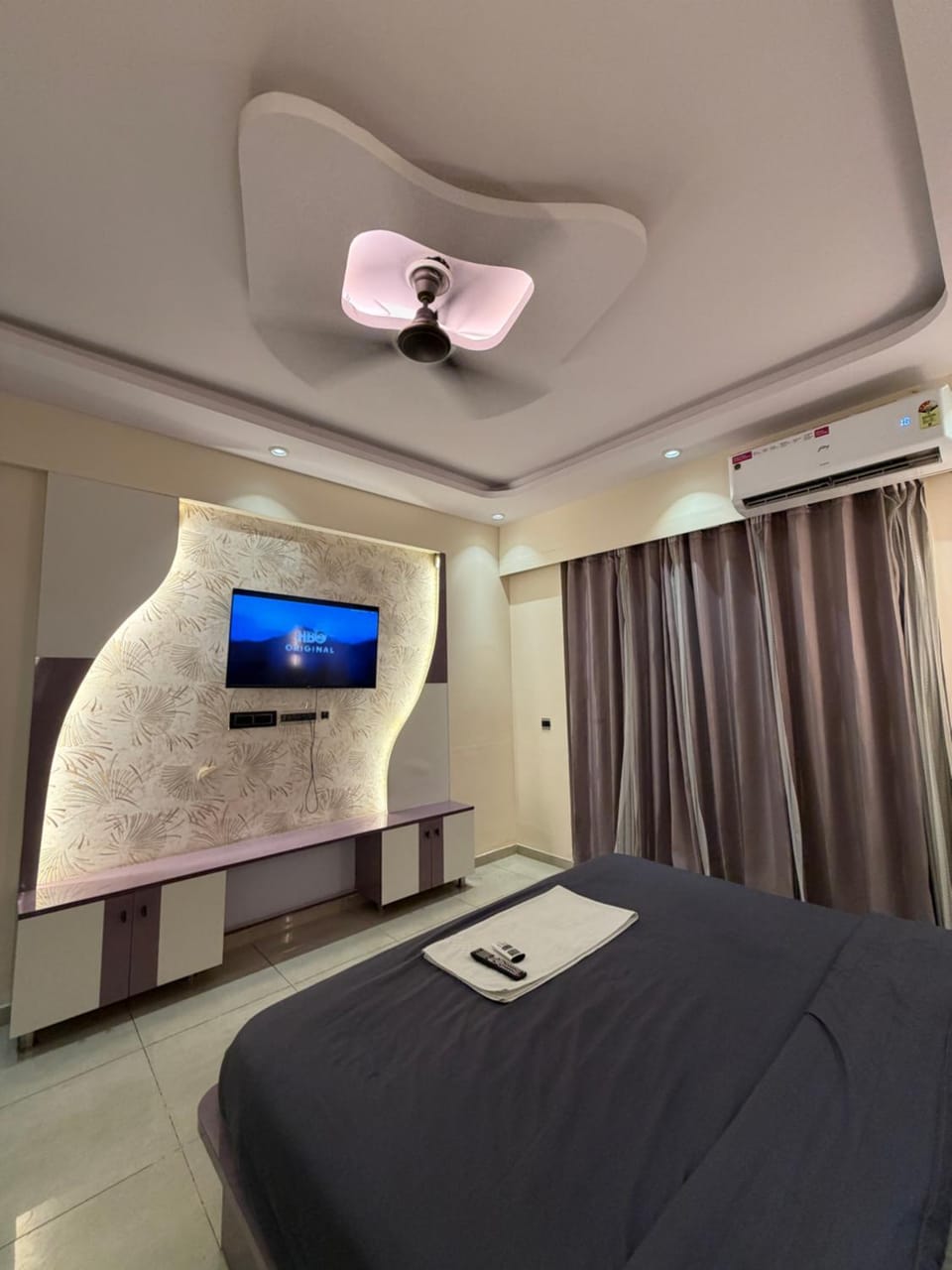 Aureva stays Omaxe Hazratganj Apartment in Lucknow