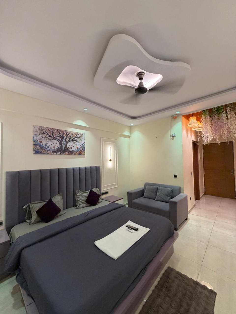 Aureva stays Omaxe Hazratganj Apartment in Lucknow
