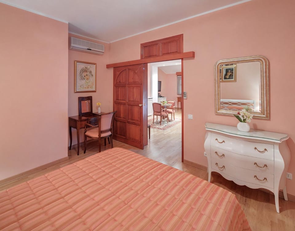 Bed, Bedroom, wardrobe, air conditioner