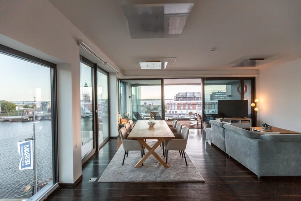TV and multimedia, View (from property/room), Living room, Seating area, Dining area