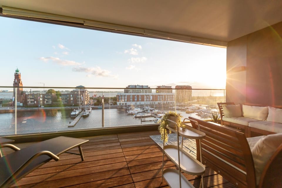 View (from property/room), Balcony/Terrace, Seating area, River view, Sea view