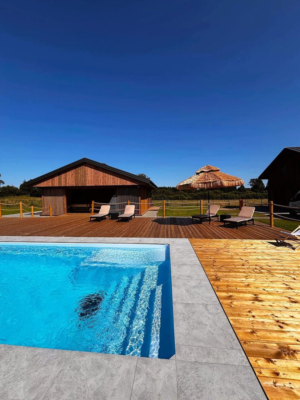 Day, Natural landscape, Pool view, Swimming pool, sunbed