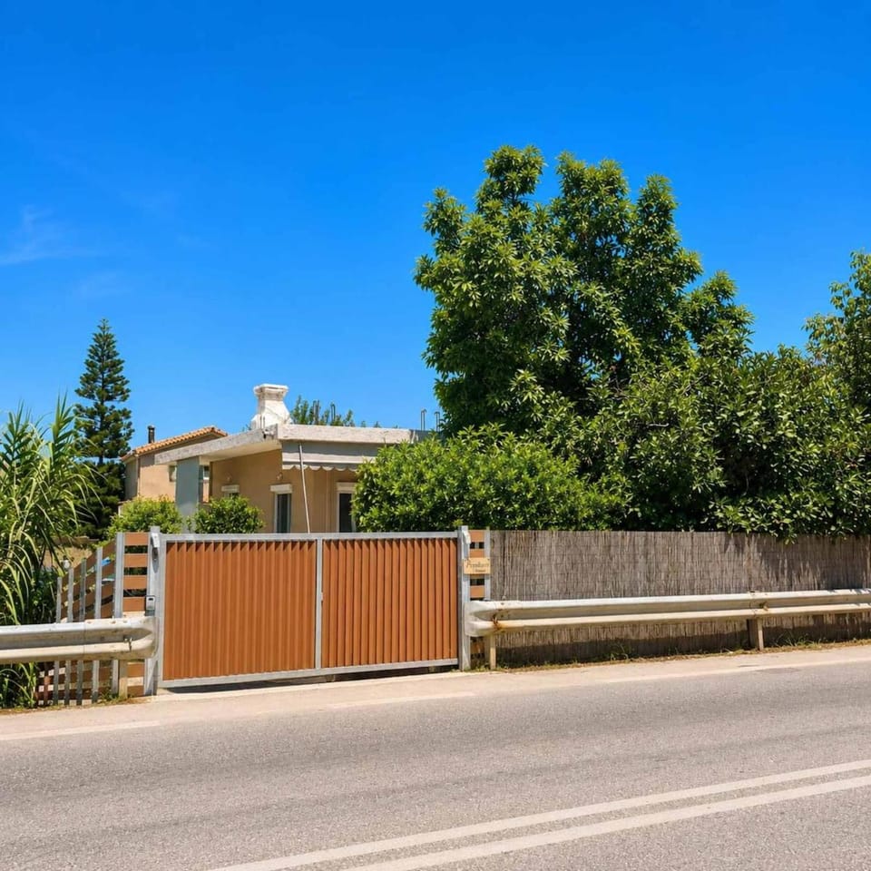Casa Verde 100m from the beach House in Sami