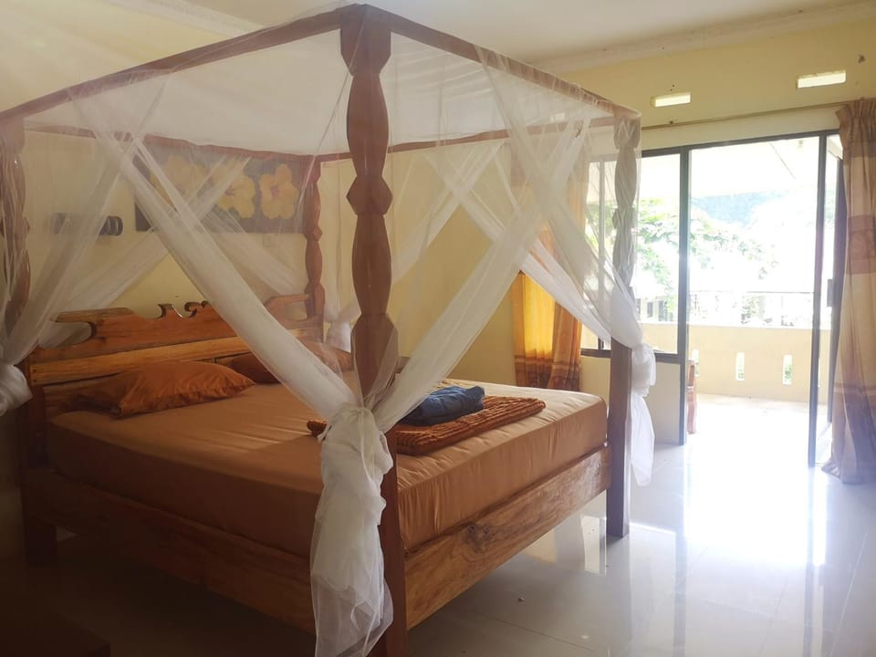 Bed, Balcony/Terrace, Photo of the whole room, Bedroom