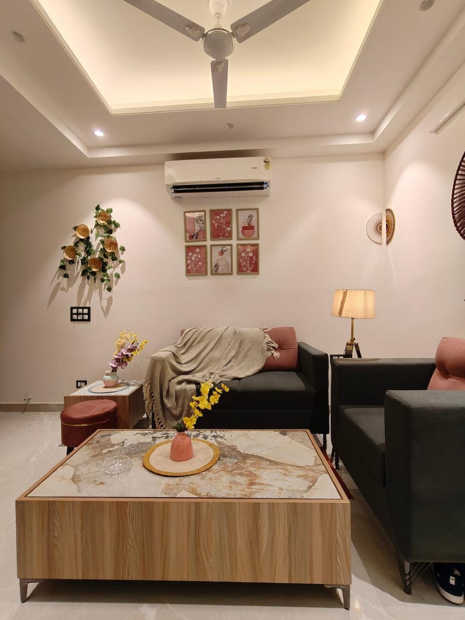Luxury 1BHK withBalcony Near Mall 51 andMetro Apartment in Gurugram