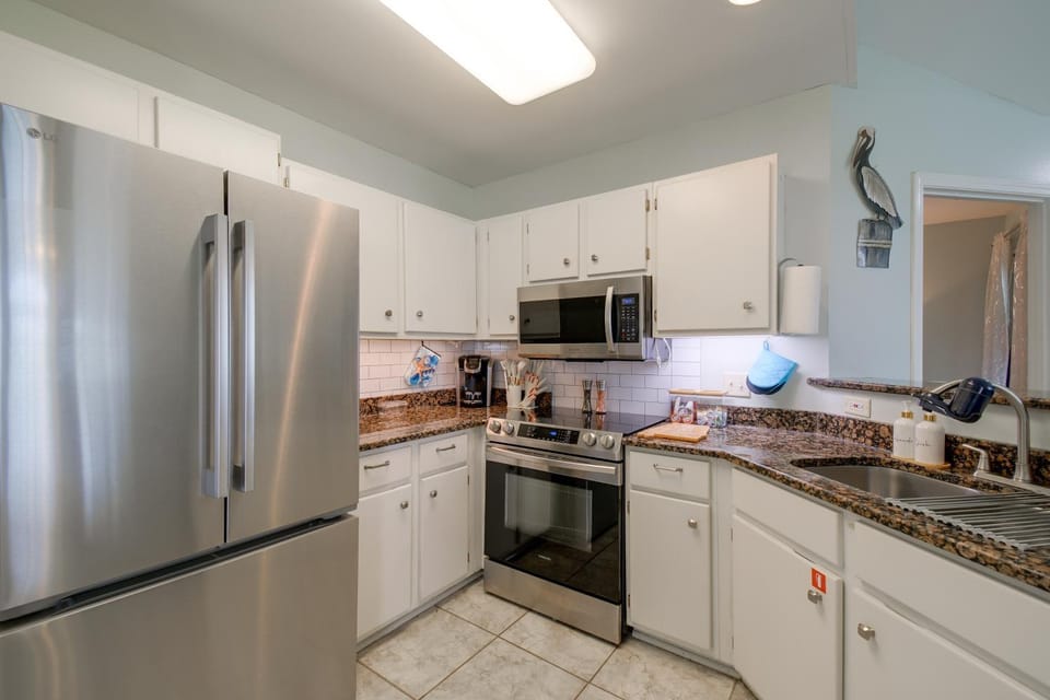 Pool & Hot Tub Access! Family Condo, 5 Mi to Beach House in Gulf Shores