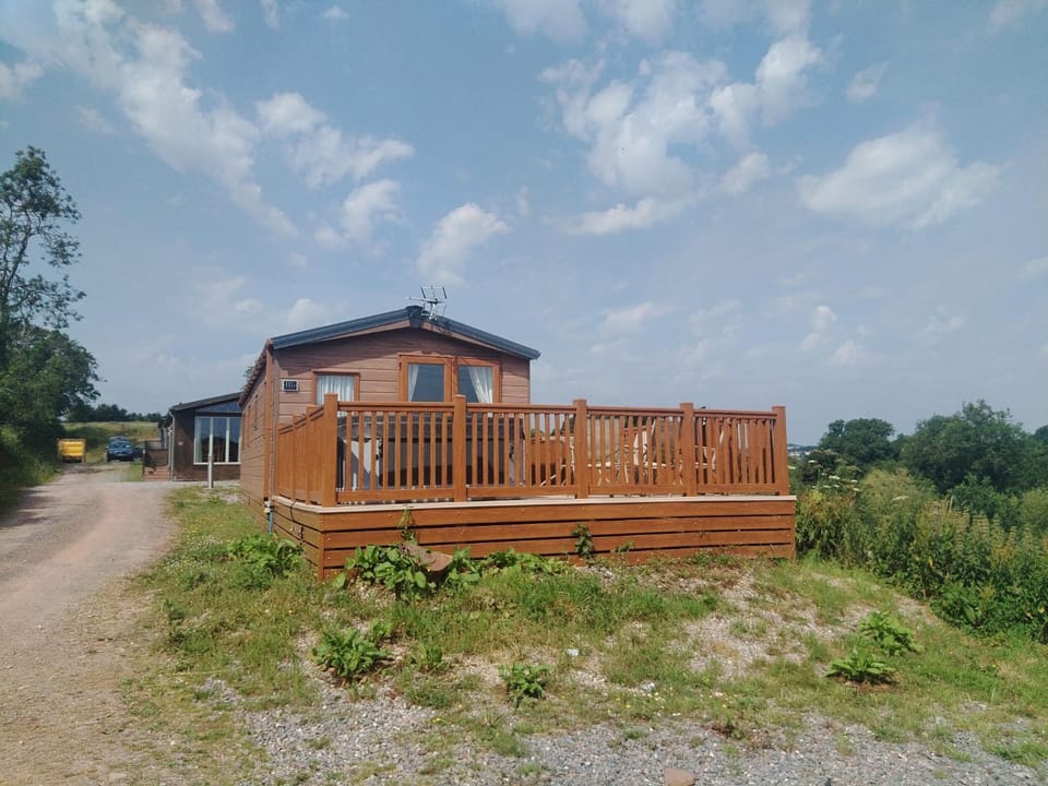 11B Upton Lakes & Lodges Fishing Hot Tub Lodge House in East Devon District