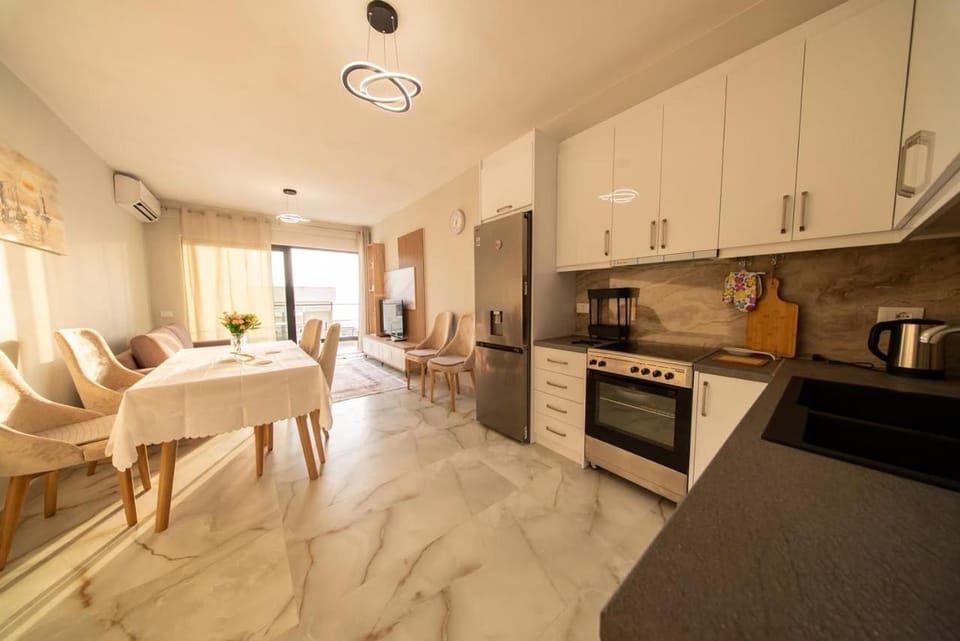 Blue Wave 2BR Apartment- Triple Swimming pool Apartment in Sarandë