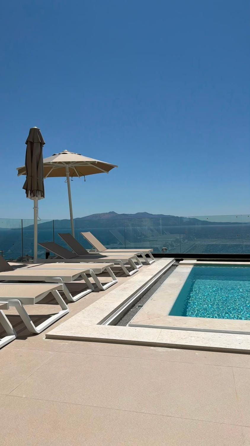 Balcony/Terrace, Swimming pool