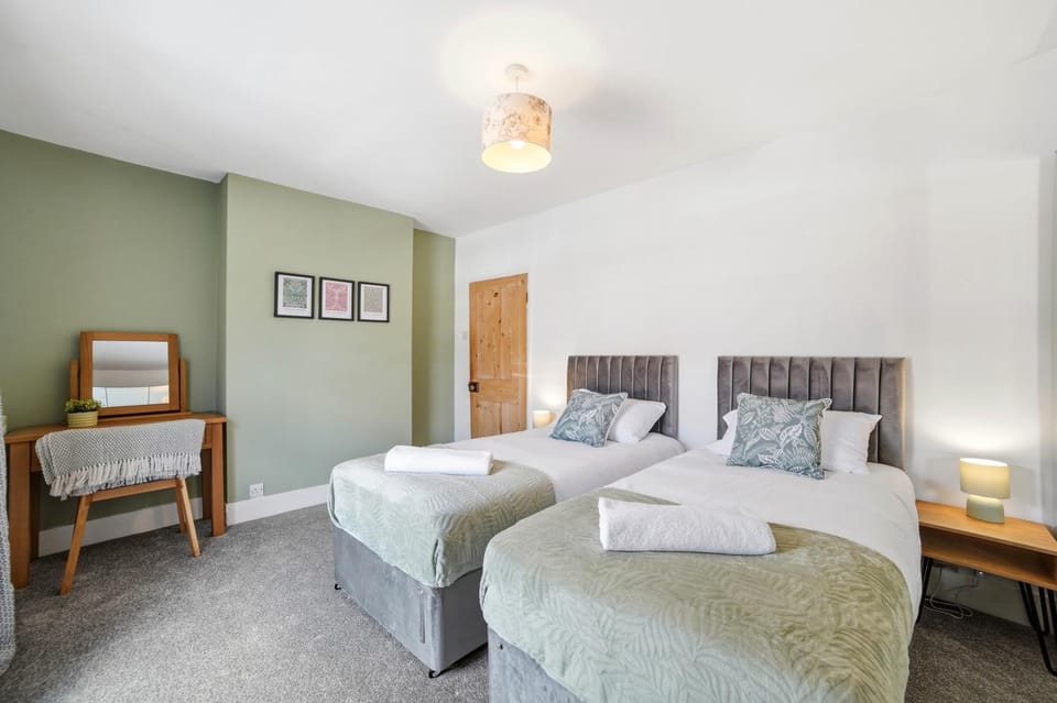 Bed, Bedroom, Guests, wardrobe