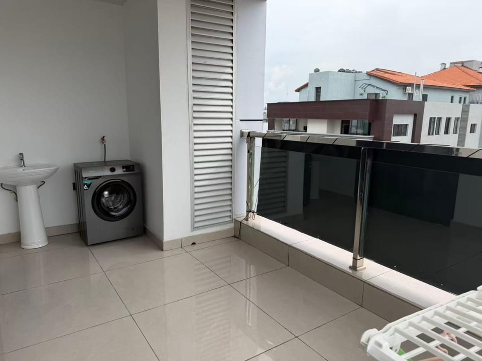Balcony/Terrace, washing machine