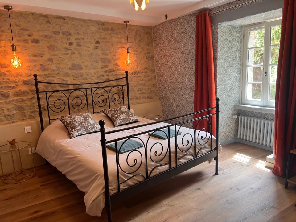 Suite privée avec entrée indépendante & piscine Bed and Breakfast in Brittany