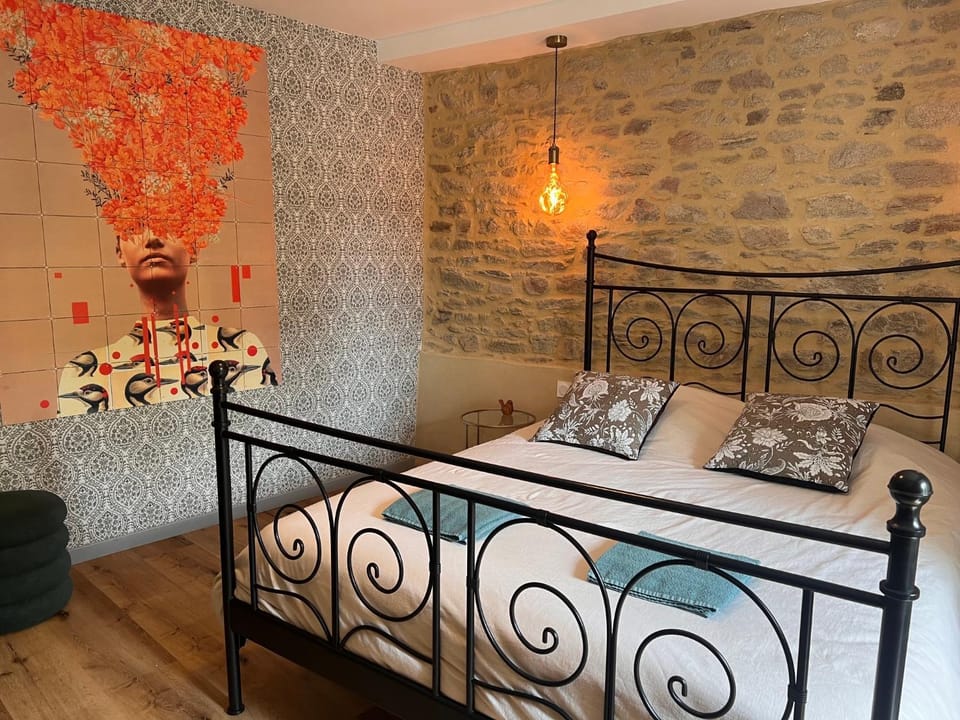 Suite privée avec entrée indépendante & piscine Bed and Breakfast in Brittany