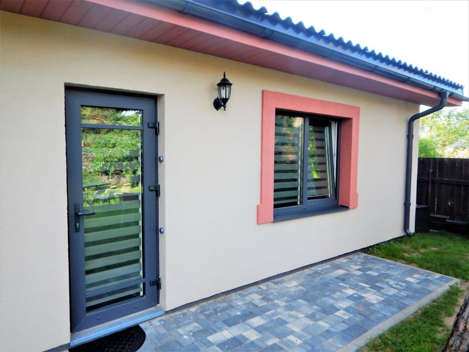 Patio, Facade/entrance